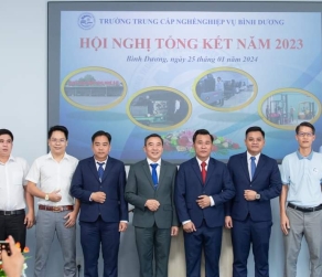 Giáo viên dạy lái xe trung cấp nghề nghiệp vụ Bình Dương