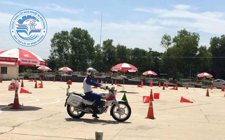 đào tạo lái xe mô tô hạng A tại Bình Dương thầy Tiến