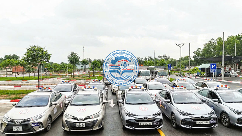 học lái xe ô tô hạng B số sàn tại Bình Dương thầy Tiến