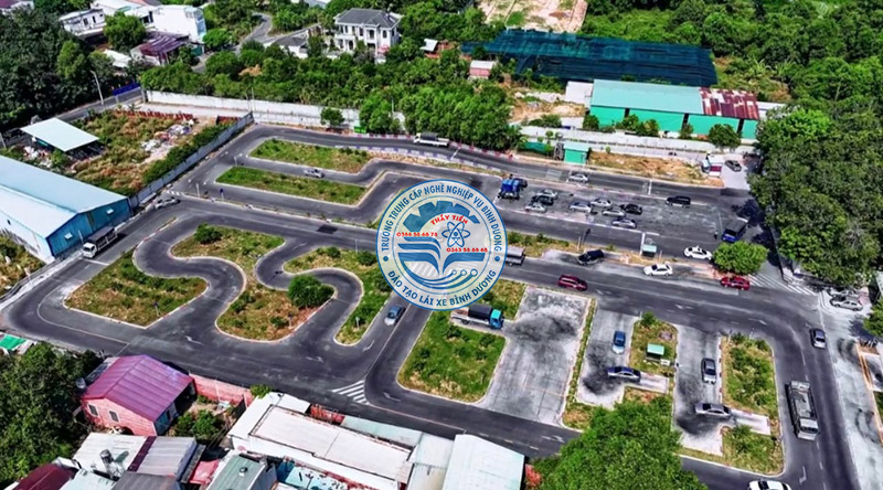 đào tạo lái xe trường trung cấp nghề nghiệp vụ Bình Dương thầy Tiến