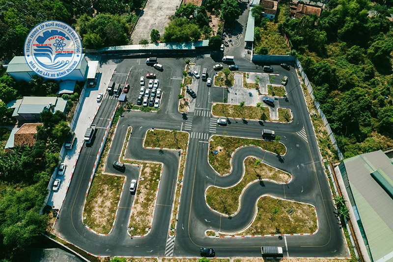 trường dạy lái xe ô tô hạng C1 tại Bình Dương thầy Tiến