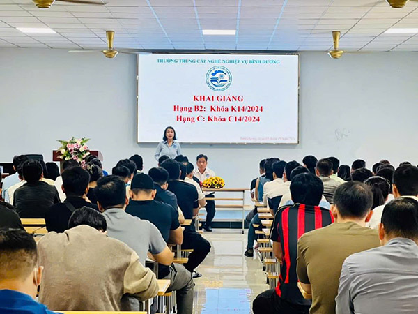 trung tâm đào tạo lái xe trung cấp nghề thầy tiến