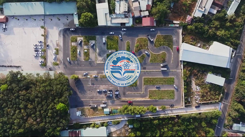 Đào tạo lái xe trung cấp nghề nghiệp vụ Bình Dương thầy Tiến