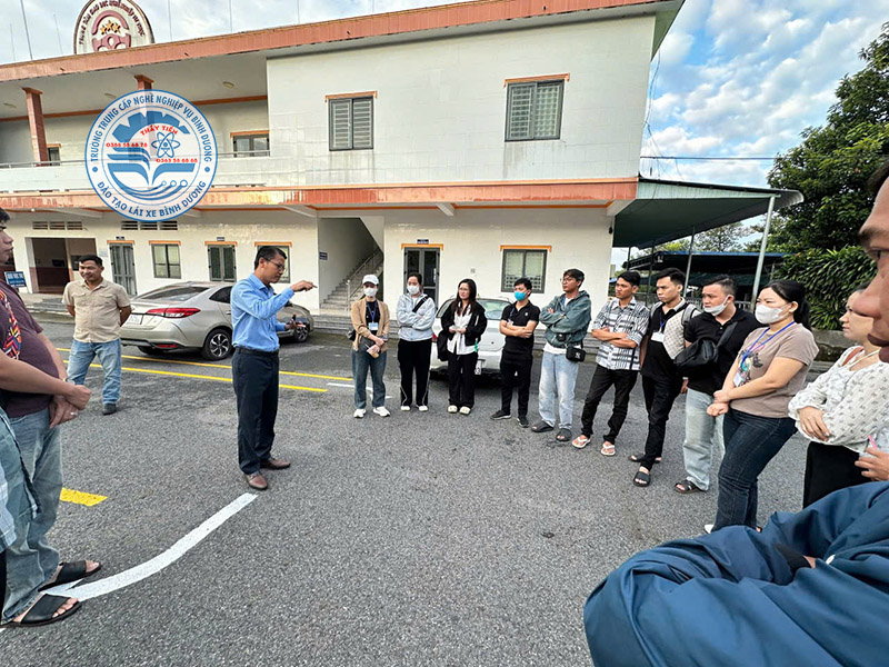 thầy Tiến chuyên tổ chức nâng hạng bằng lái c lên d tại Bình dương